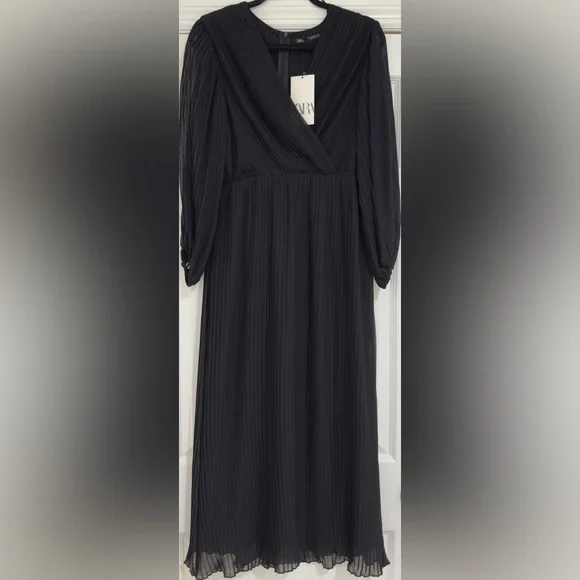 PLEATED BLACK MIDI DRESS - Picture 1 of 3